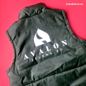 Брендированные жилетки для компании Avalon Inc.