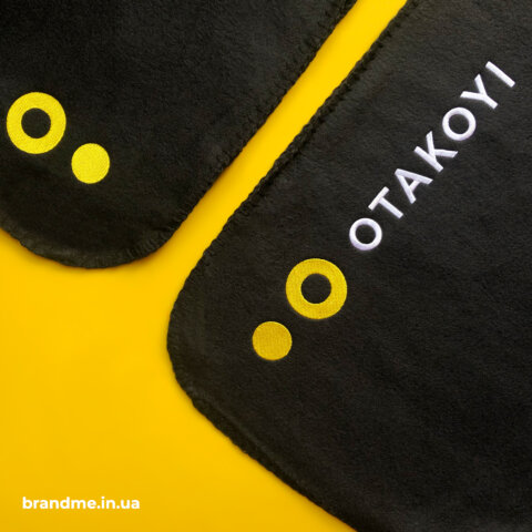 Вышивка логотипа на пледе для компании 