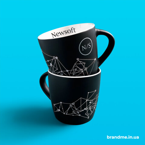 Матовые чашки с индивидуальным дизайном для компании 