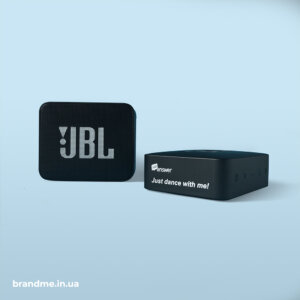 Брендированные портативные колонки JBL для компании "JustAnswer"