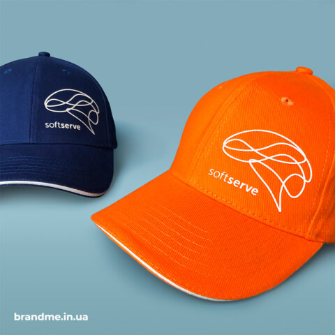 Вышивка логотипа на кепках для компании SoftServe