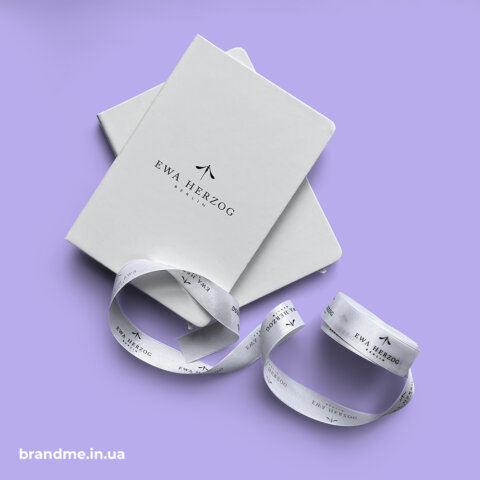 Soft-touch ежедневник и брендированная лента с логотипом Ewa Herzog