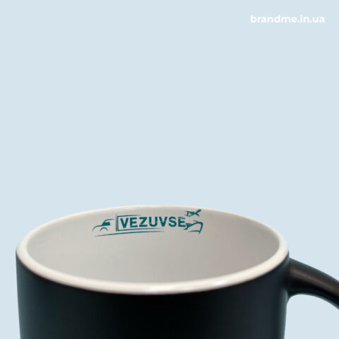 Нестандартне нанесення лого на горнята для компанії Vezuvse