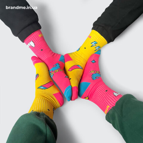 Изготовление корпоративных носков в ярких цветах для клиента