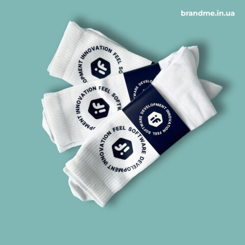 Білі шкарпетки з кольоровим нанесеням та індивідуальним упакуванням для компанії Solvve