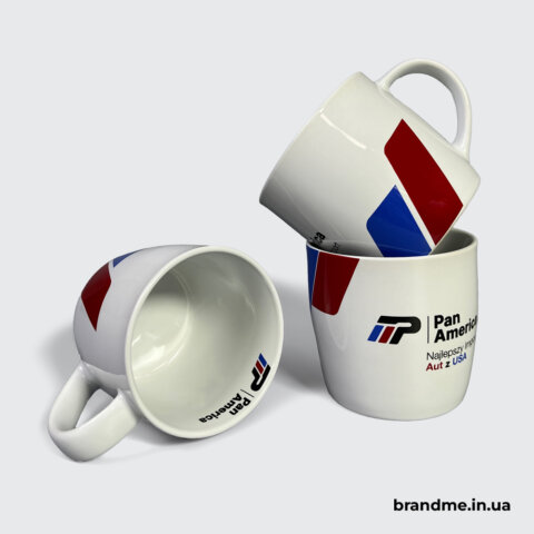 Три білі чашки з логотипом Pan America
