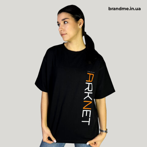 Друк на футболках з вертикальним логотипом ARKNET