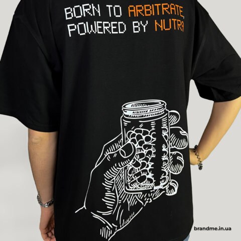 Черная футболка с принтом на спине