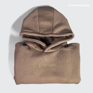 Составленная коричневая толстовка с вышитым логотипом dotcode на груди