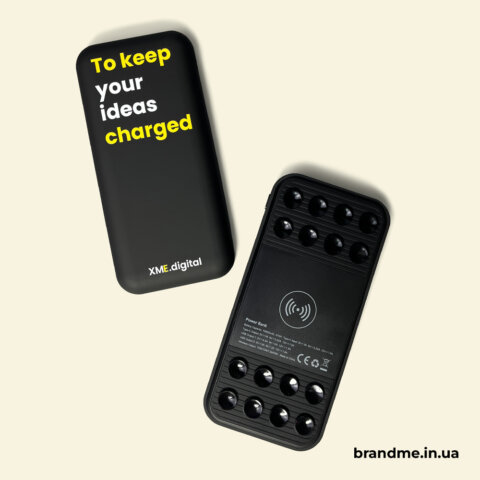 Чорні павербанки з логотипом XME.digital