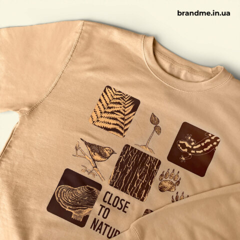 Світшот із природним принтом і написом «Close to nature»