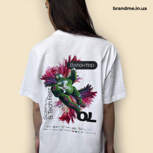 Футболка з друком на спині для яскравого образу Енергія сучасного дизайну у футболці з виразним принтом на спині