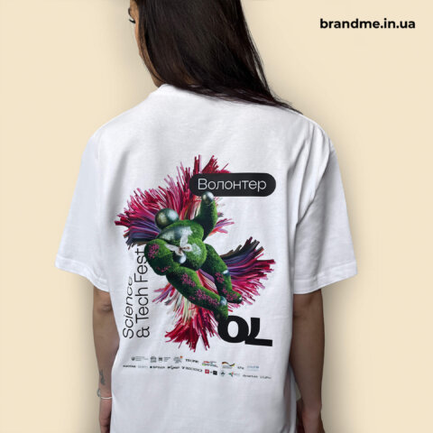 Друк на футболках: енергія сучасного диз виразним принтом на спині
