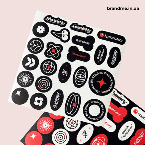 Набор стикеров с логотипом Spaceberry в фирменных цветах
