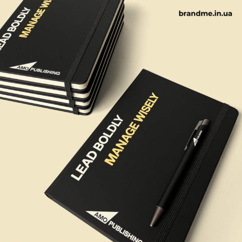 Чорні брендовані блокноти з написом