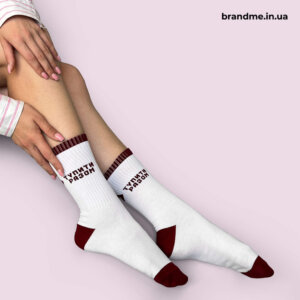 Брендовані шкарпетки з написом «Тупити разом» Оригінальні шкарпетки з бордовим акцентом і слоганом