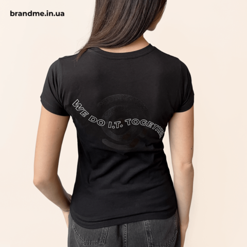 Друк на футболках — приклад корпоративного друку для бренду DevCom