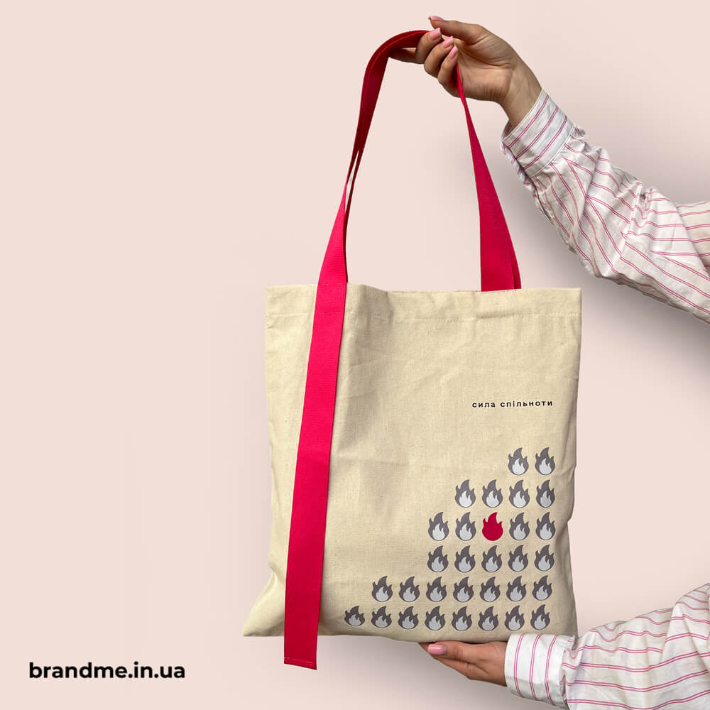 Бежевий шопер із рожевими ручками та принтом “Сила спільноти”