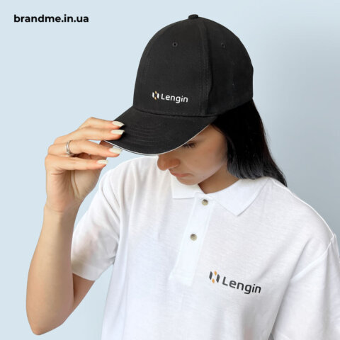 Кепка та поло з логотипом компанії Lengin