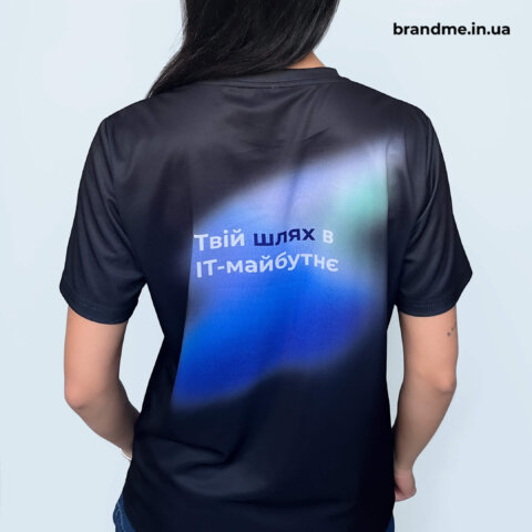 Футболка з яскравим IT-градієнтом та мотиваційним написом на спині