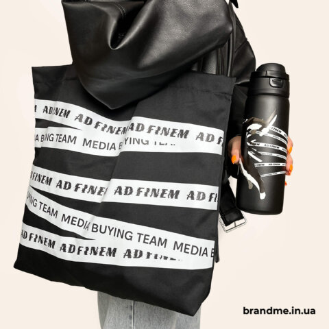 Набір брендованих аксесуарів для щоденного використання поза офісом