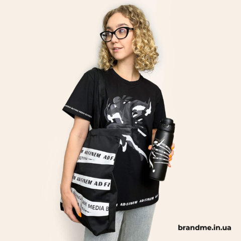 Брендований мерч із характером: друк на футболці, шопері та пляшці