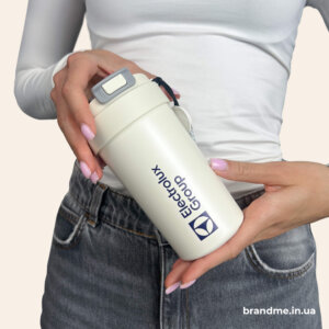 Брендована термопляшка Electrolux Group з ремінцем і мінімалістичним логотипом