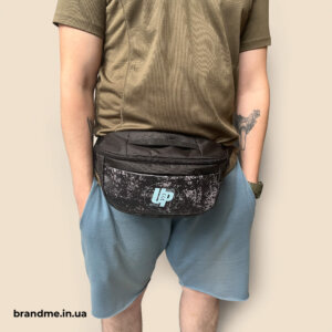 Корпоративна поясна сумка з принтом у стилі UP Studio