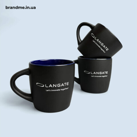 Soft-touch чашки з логотипом Langate — брендовані кружки з кольоровою серединкою
