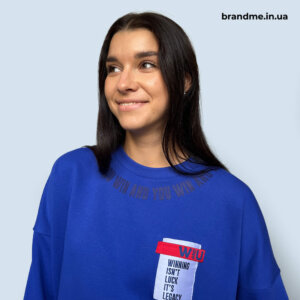 Друк на світшотах з індивідуальним дизайном та нашивками — корпоративний одяг Друк на світшотах з акцентною нашивкою та фірмовим оформленням