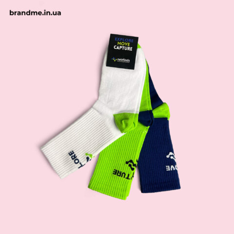 Виготовлення шкарпеток з логотипом у білому, салатовому та синьому кольорах