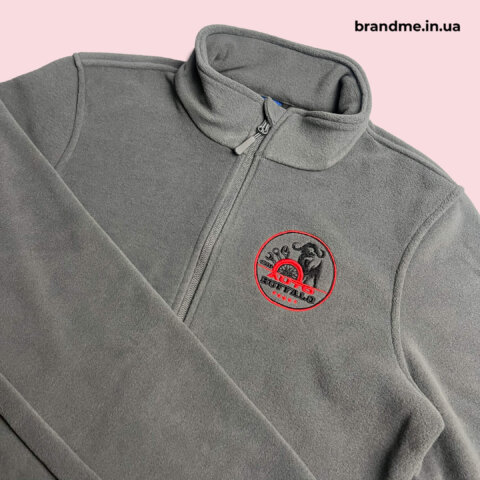 Вишивка на флісці з логотипом Auto Buffalo у червоно-чорному виконанні