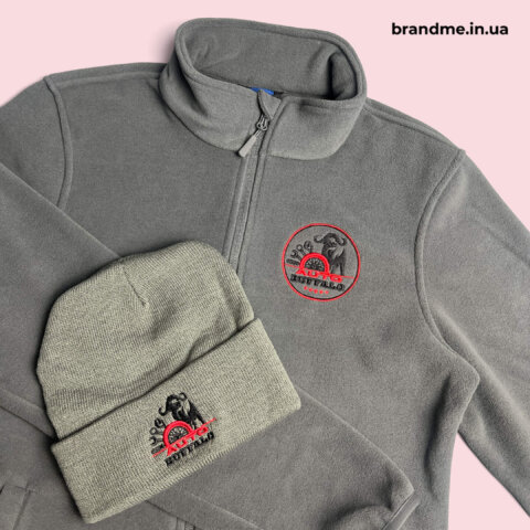 Комплект з вишивкою: фліска та шапка з логотипом Auto Buffalo