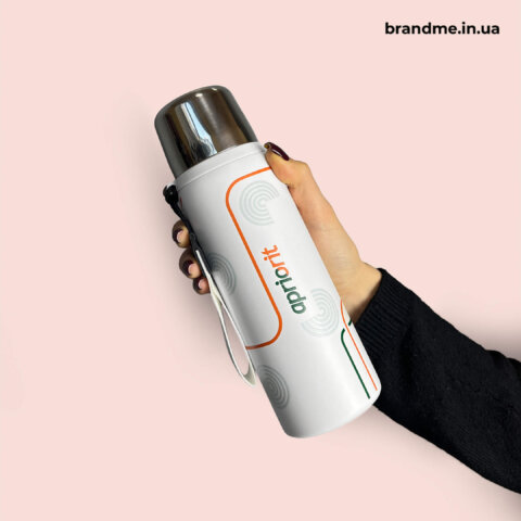 Термопляшка з логотипом Apriorit з повнокольоровим брендуванням по колу та металевою кришкою