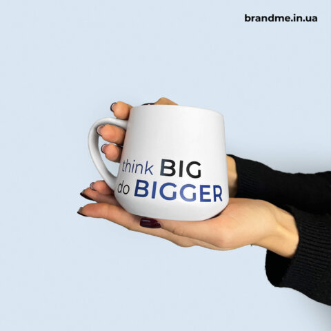 Брендирование чашки UTS с мотивационной надписью think BIG do BIGGER