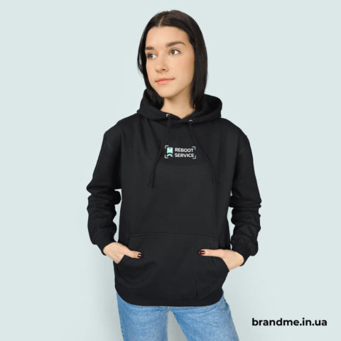 Черные худи с нанесением логотипа на груди, брендирование корпоративной одежды