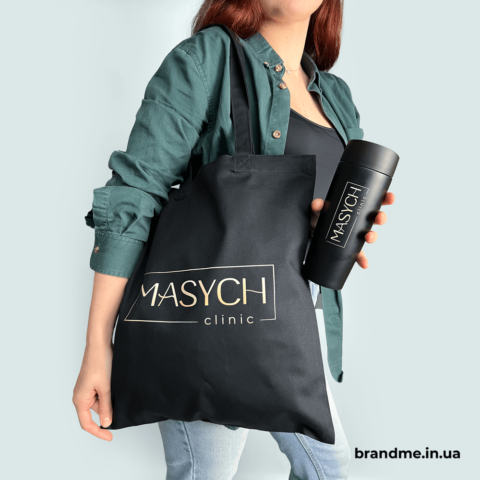 Чорний шопер і термочашка з логотипом MASYCH clinic