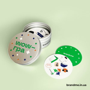 Брендированная настольная WOW-игра в металлической коробке с игровыми картами и логотипом brand.me