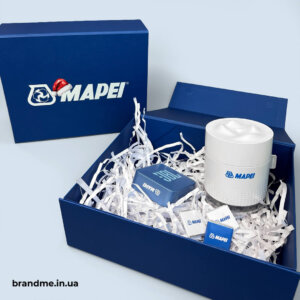 Подарочный бокс MAPEI с колонкой, увлажнителем и брендированными шоколадками