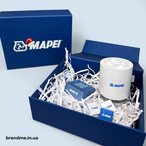Подарочный бокс MAPEI с колонкой, увлажнителем и брендированными шоколадками